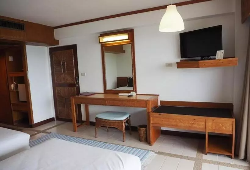 اتاق لوکس با چشم‌انداز دریا, Rayong Resort Hotel