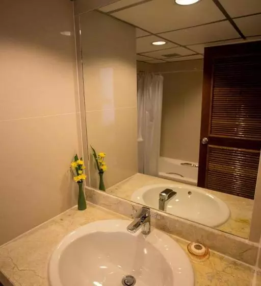 اتاق لوکس با چشم‌انداز دریا, Rayong Resort Hotel