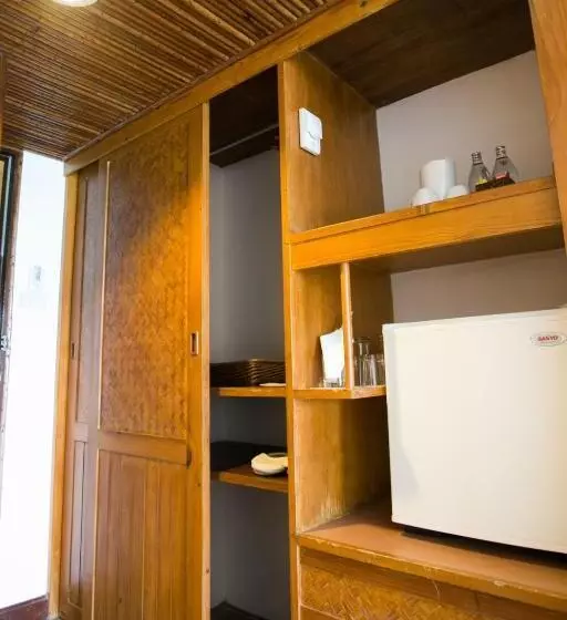اتاق لوکس با چشم‌انداز دریا, Rayong Resort Hotel
