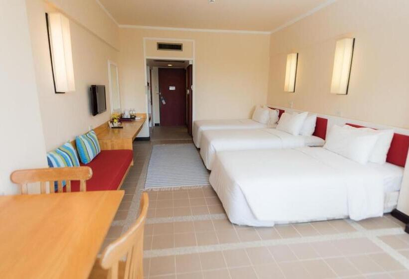 デラックストリプルルーム, Rayong Resort Hotel โรงแรมระยองรีสอร์ท