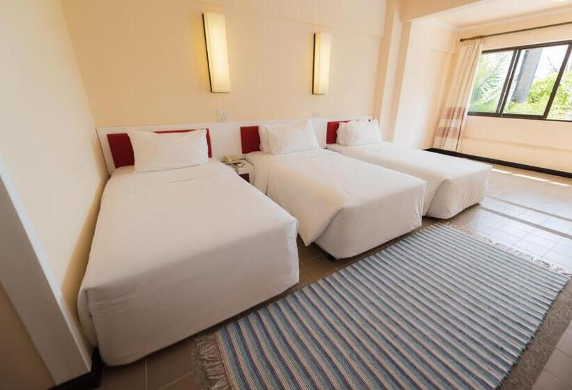 デラックストリプルルーム, Rayong Resort Hotel โรงแรมระยองรีสอร์ท