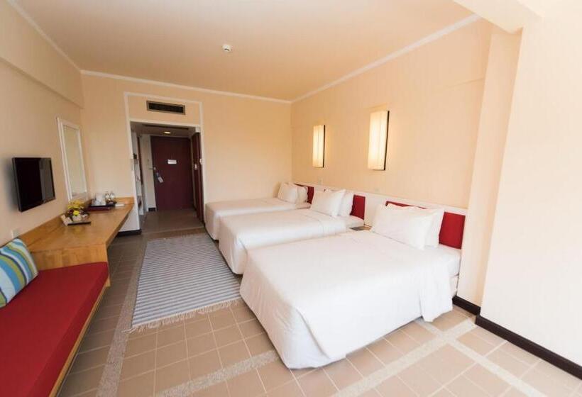 デラックストリプルルーム, Rayong Resort Hotel โรงแรมระยองรีสอร์ท