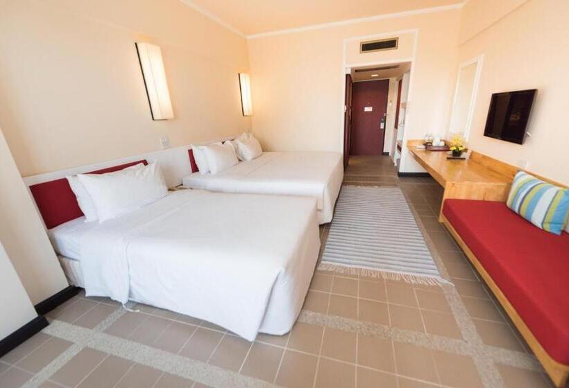 デラックストリプルルーム, Rayong Resort Hotel โรงแรมระยองรีสอร์ท