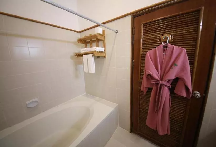 اتاق استاندارد سه نفره, Rayong Resort Hotel