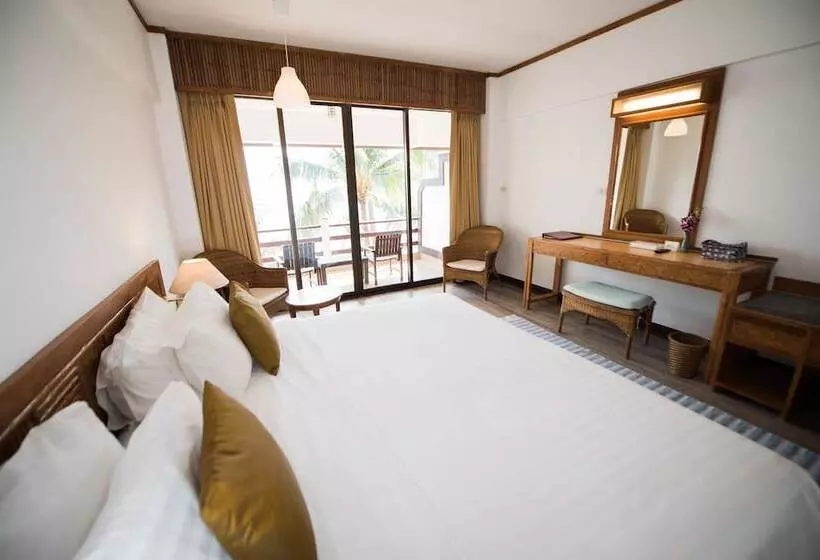 اتاق لوکس با چشم‌انداز دریا, Rayong Resort Hotel