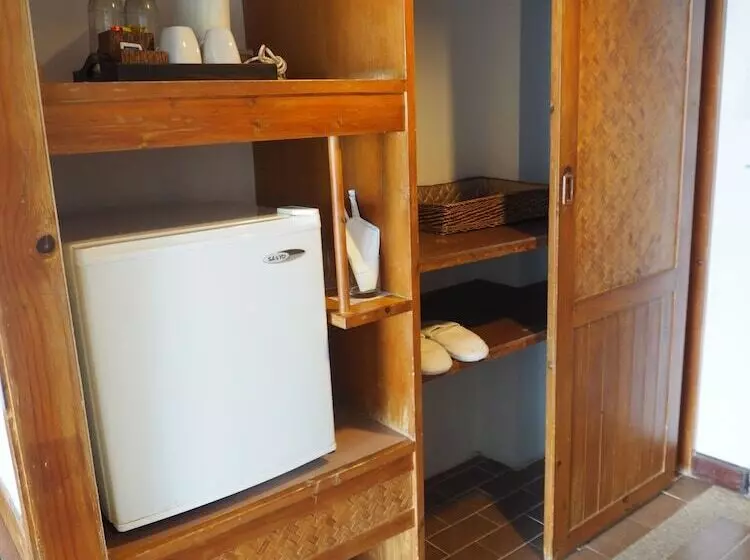 اتاق لوکس با چشم‌انداز دریا, Rayong Resort Hotel