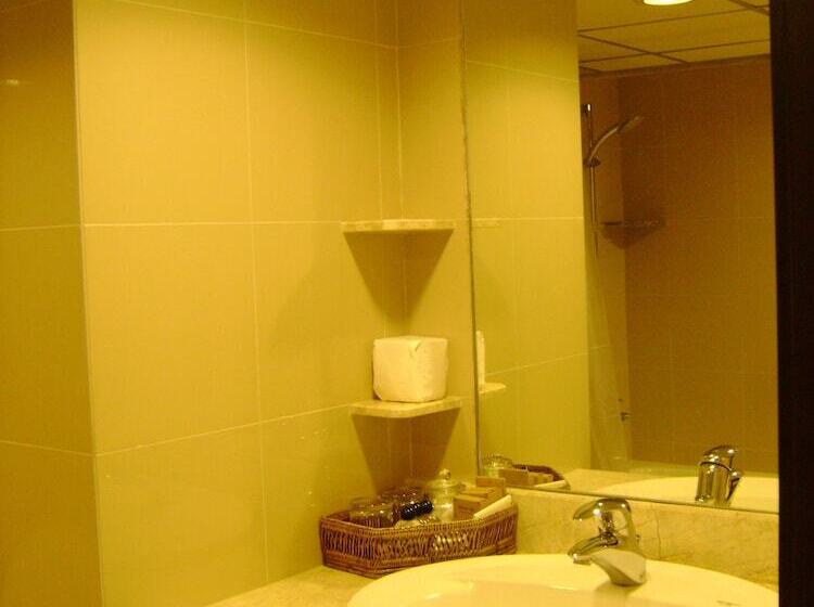 デラックストリプルルーム, Rayong Resort Hotel โรงแรมระยองรีสอร์ท