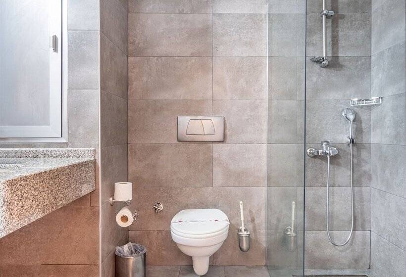 家庭间, Senza Grand Santana