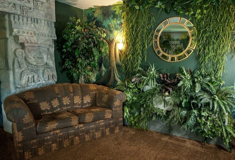 Номер Стандарт, The Anniversary Inn   Logan