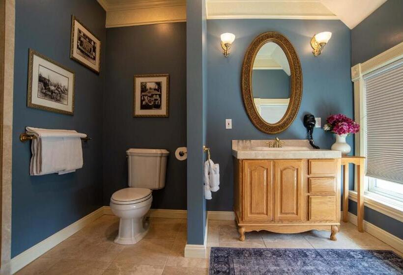 발코니 디럭스 룸, The Anniversary Inn   Logan