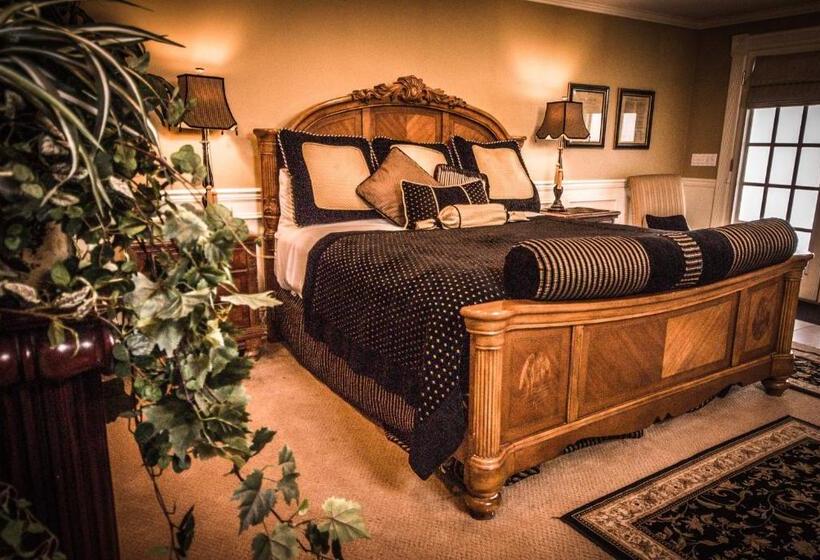 Номер Deluxe, The Anniversary Inn   Logan