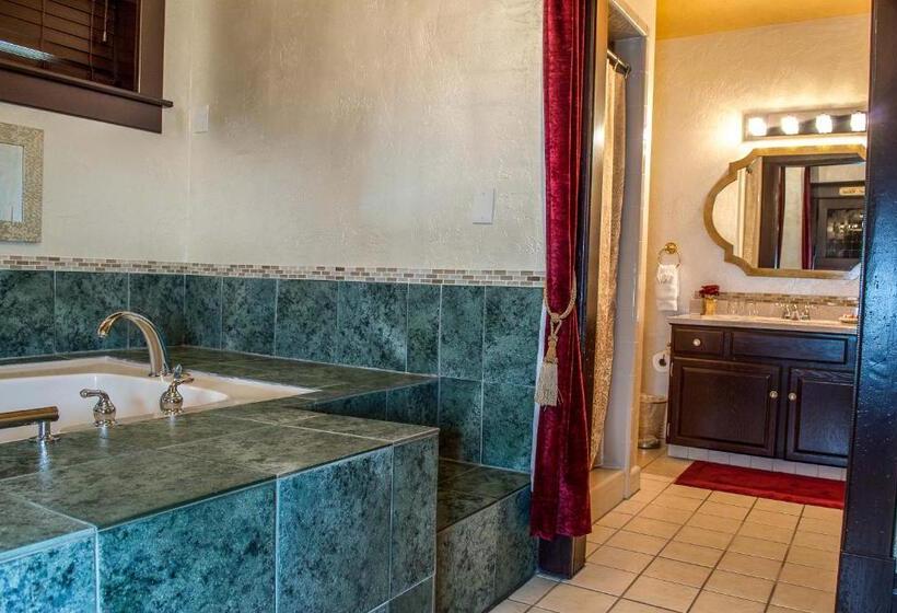 디럭스 전망 룸, The Anniversary Inn   Logan