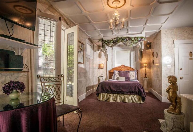 Номер Deluxe Вид на Море, The Anniversary Inn   Logan