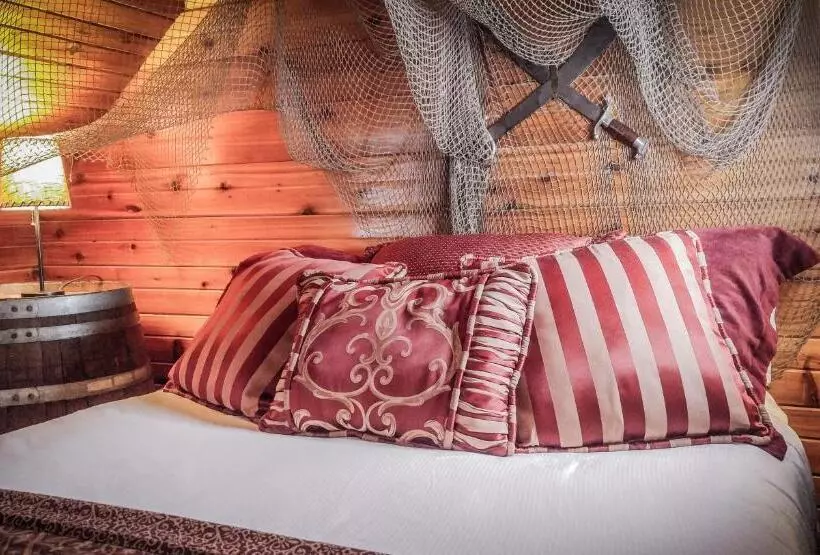 片側に海が見えるデラックスルーム, The Anniversary Inn   Logan
