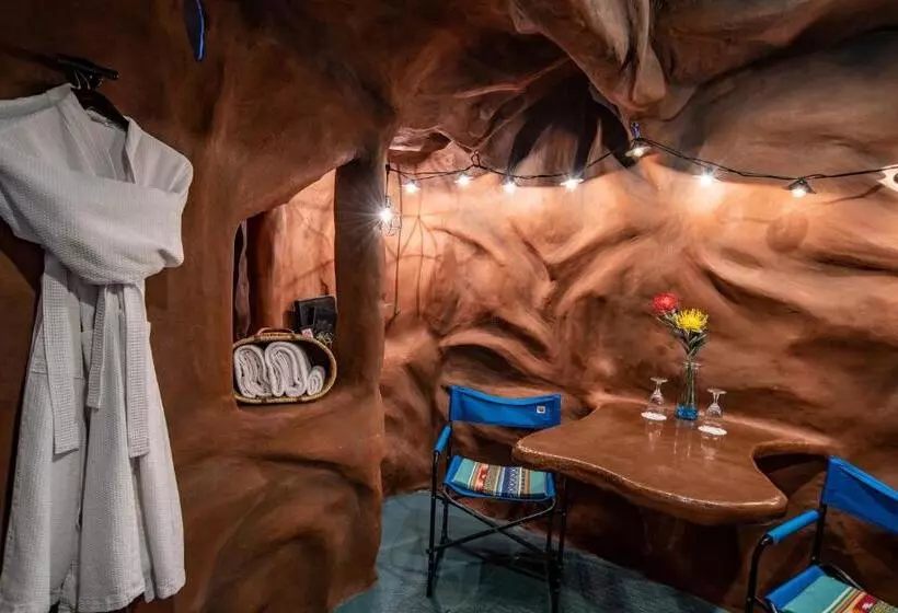 キングサイズベッドのデラックスルーム, The Anniversary Inn   Logan