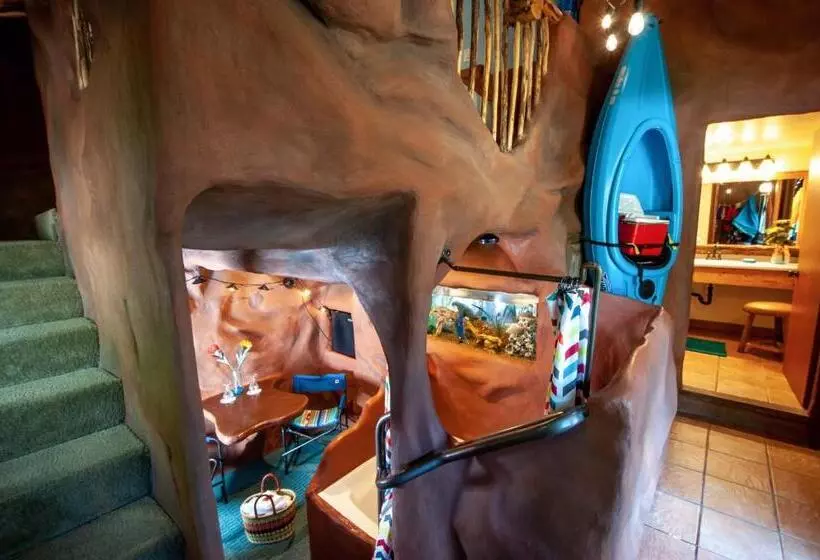 キングサイズベッドのデラックスルーム, The Anniversary Inn   Logan