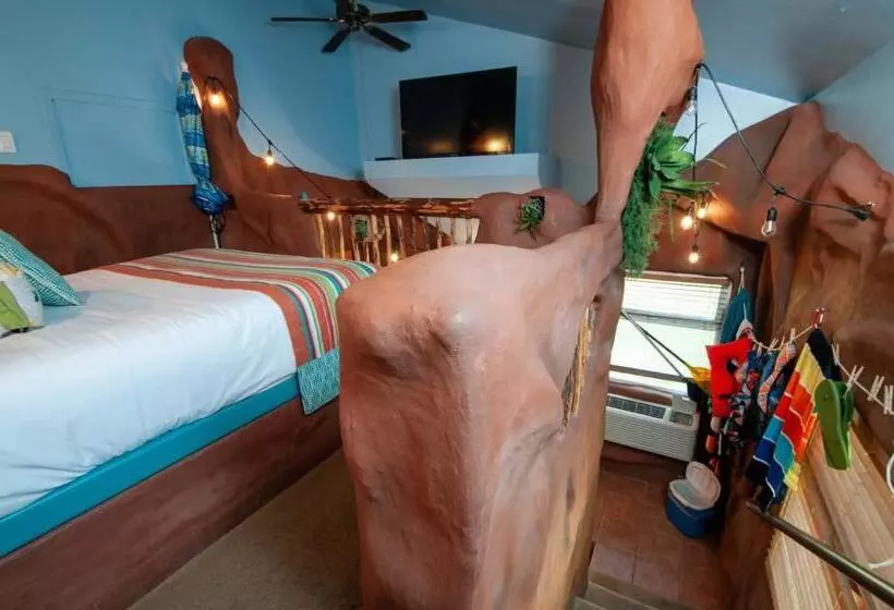 キングサイズベッドのデラックスルーム, The Anniversary Inn   Logan