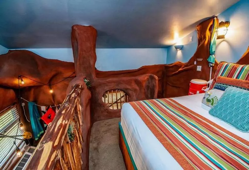 キングサイズベッドのデラックスルーム, The Anniversary Inn   Logan