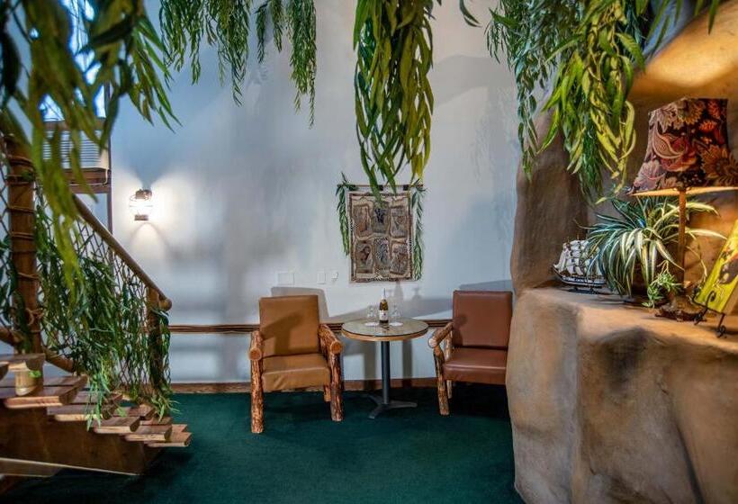 Номер Стандарт с Балконом, The Anniversary Inn   Logan
