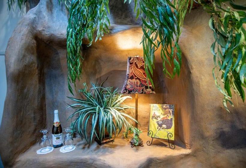 Номер Стандарт с Балконом, The Anniversary Inn   Logan