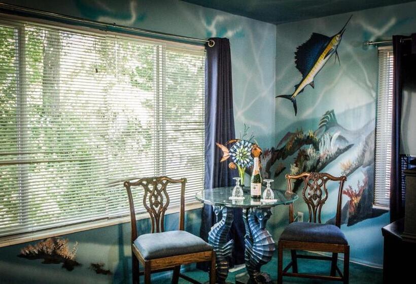 Номер Стандарт Вид на Сад, The Anniversary Inn   Logan