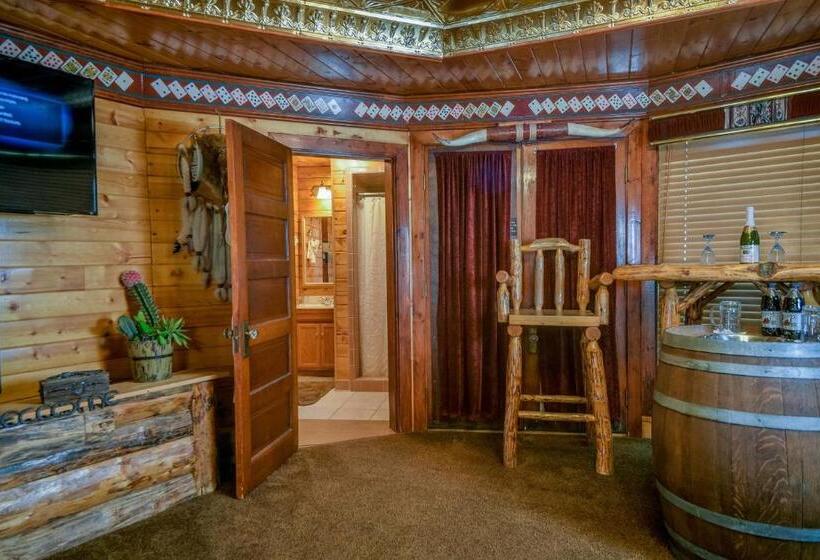 Номер Стандарт Внутренний, The Anniversary Inn   Logan