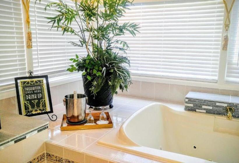 스탠다드 룸 풀장 전망, The Anniversary Inn   Logan