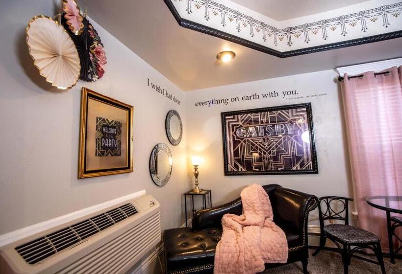 标准间带游泳池, The Anniversary Inn   Logan