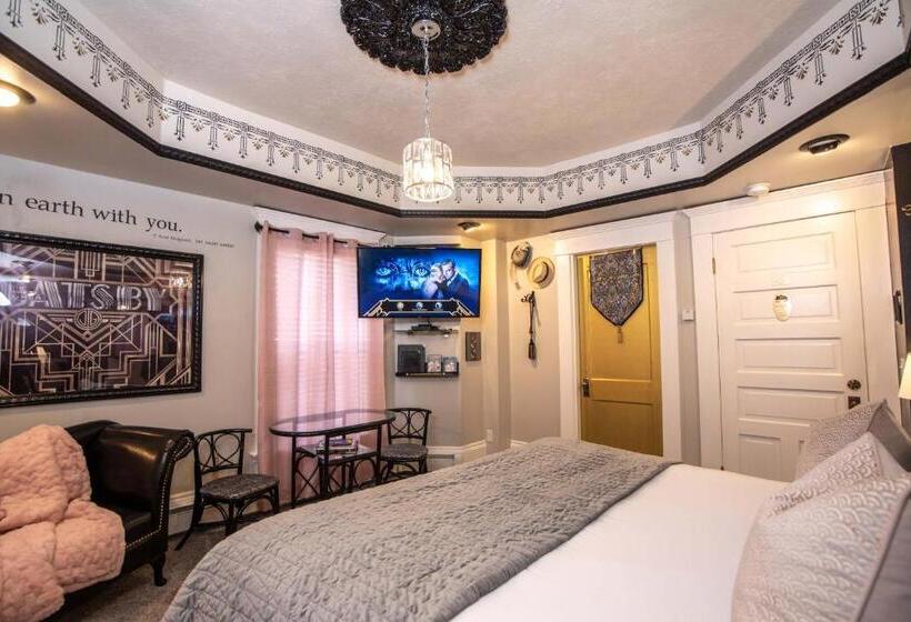 Номер Стандарт Вид на Бассейн, The Anniversary Inn   Logan