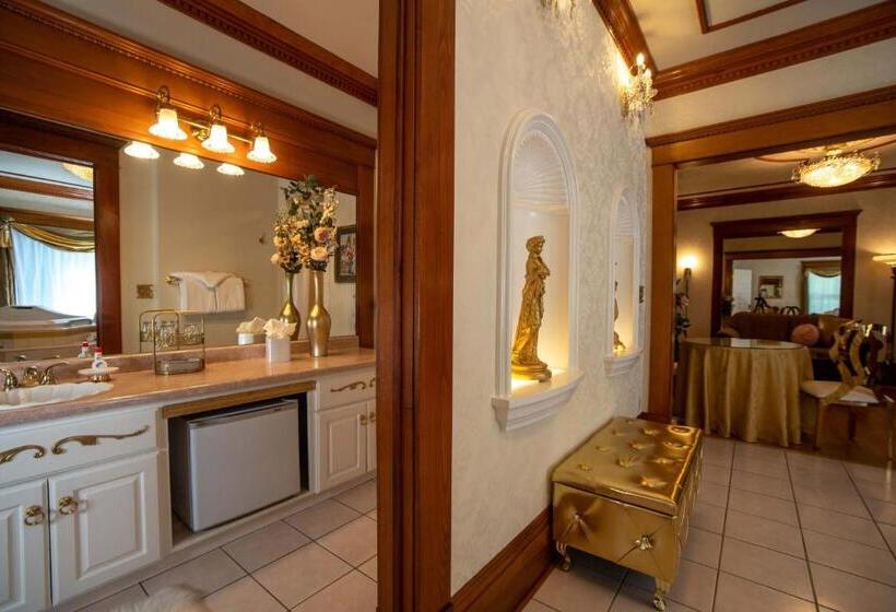 Номер Стандарт Вид на Море, The Anniversary Inn   Logan