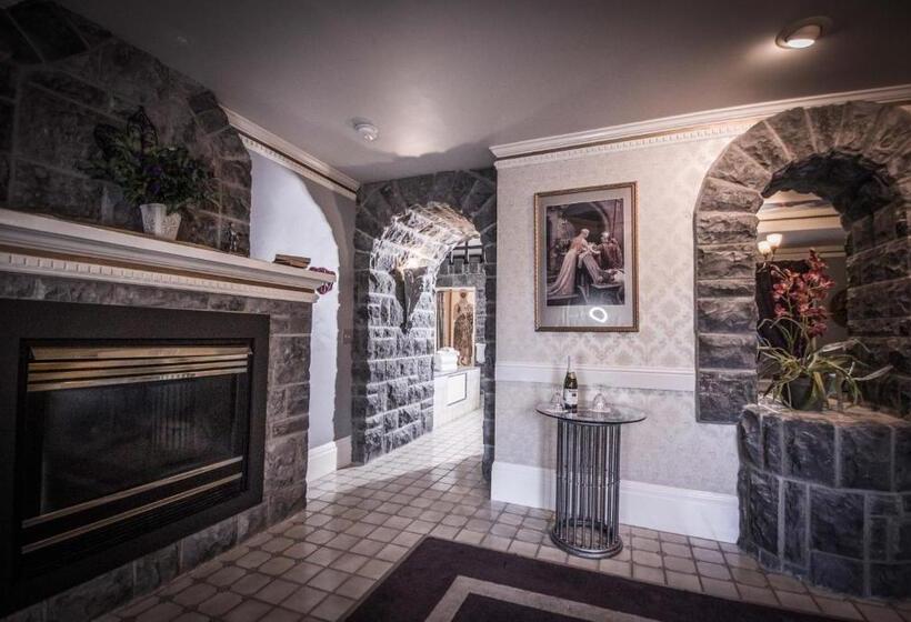 Номер Стандарт с Террасой, The Anniversary Inn   Logan