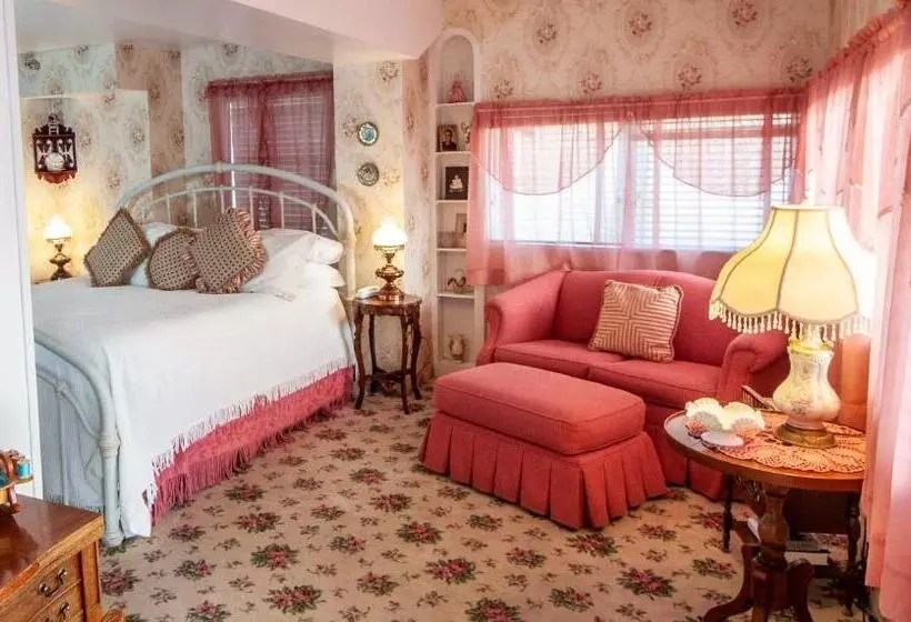 キングサイズベッドのスタンダードルーム, The Anniversary Inn   Logan