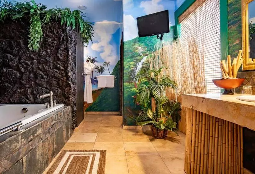キングサイズベッドのスタンダードルーム, The Anniversary Inn   Logan