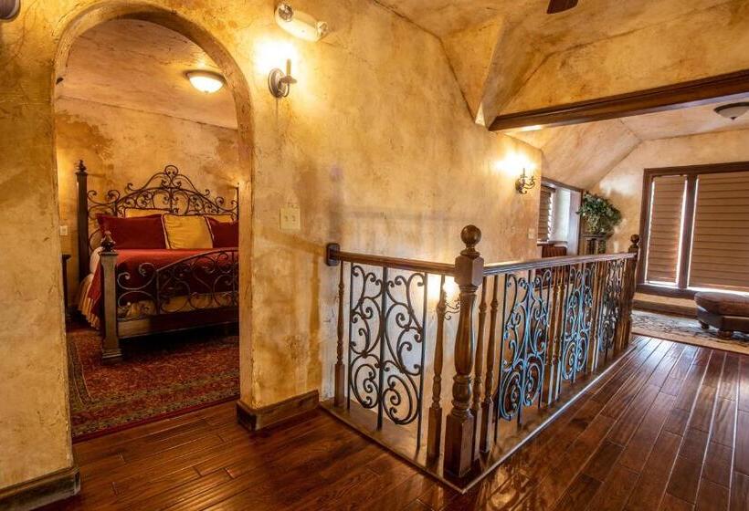 Номер Стандарт Вид на Бассейн, The Anniversary Inn   Logan