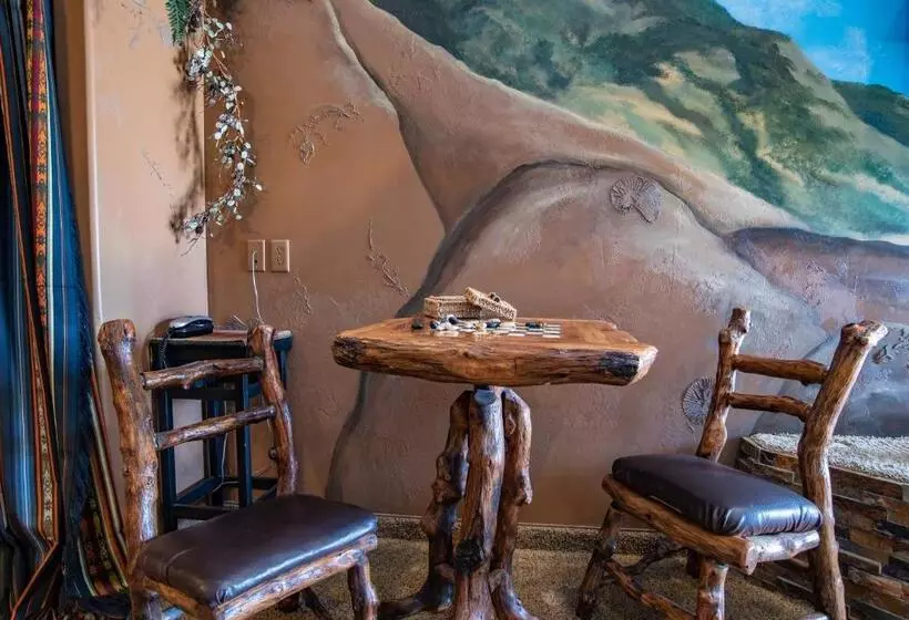 キングサイズベッドのスーペリアルーム, The Anniversary Inn   Logan