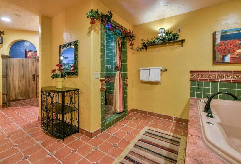Номер Стандарт, The Anniversary Inn   Logan