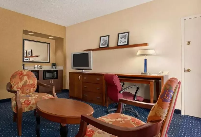 キングサイズベッドのデラックススイート, Baymont By Wyndham Columbia Northwest