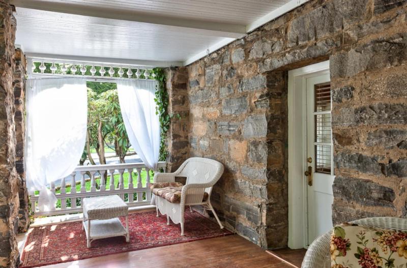 Люкс, Cedar Crest Inn