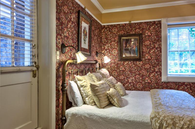 スイート, Cedar Crest Inn
