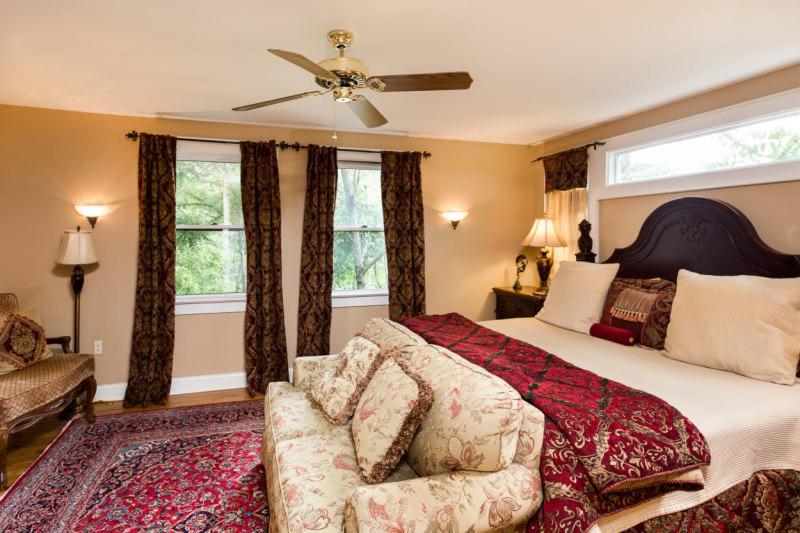 Номер Deluxe Кровать Кинг, Cedar Crest Inn