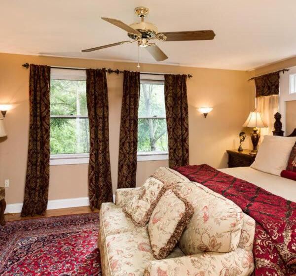 스탠다드 룸 킹사이즈 침대, Cedar Crest Inn