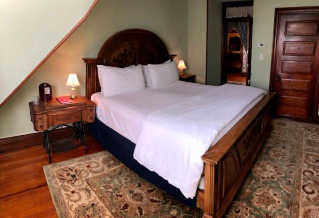 Номер Стандарт, Cedar Crest Inn
