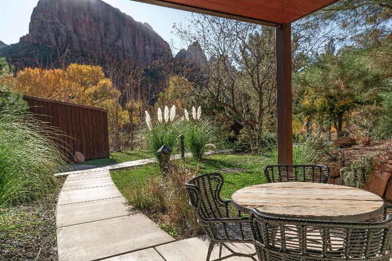 جناح سرير كينج, Cliffrose Springdale, Curio Collection By Hilton