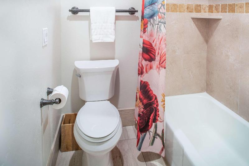 غرفة قياسية سرير كينج, Cliffrose Springdale, Curio Collection By Hilton