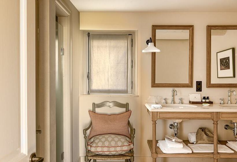 غرفة ديلوكس, Crillon Le Brave