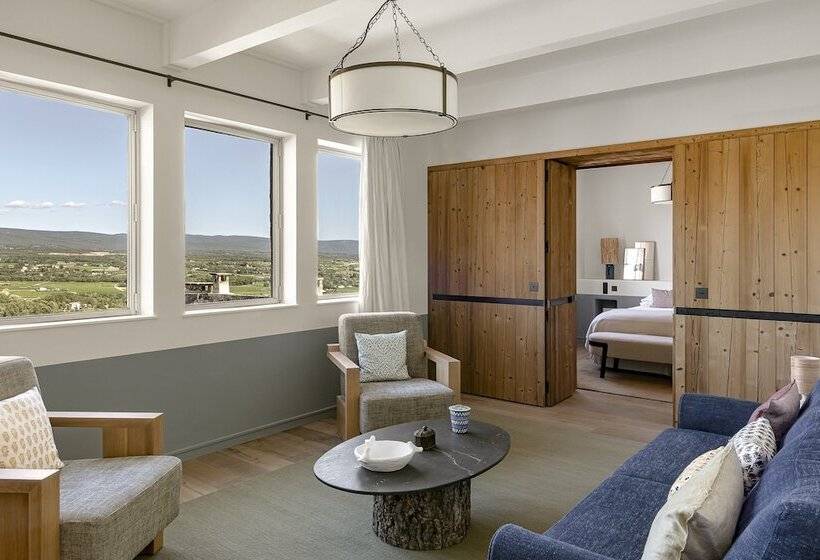 جناح ديلوكس, Crillon Le Brave