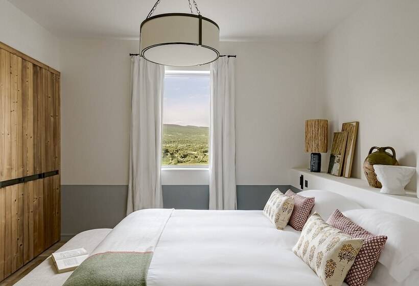 جناح ديلوكس, Crillon Le Brave