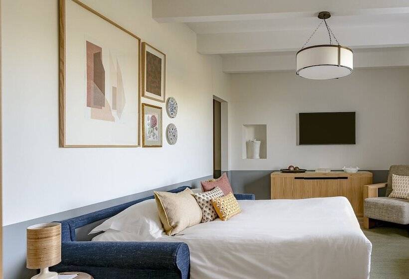 جناح ديلوكس, Crillon Le Brave