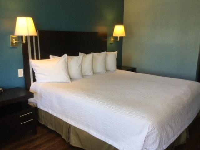 キングサイズベッドのスタンダードルーム, Days Inn By Wyndham Carson City