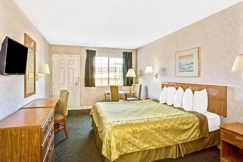 キングサイズベッドのスタンダードルーム, Days Inn By Wyndham Carson City